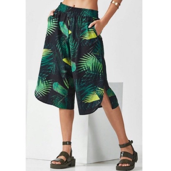 Fabletics Pants - Fabletics Kate Culotte Palm Leaf Print Capri Pants